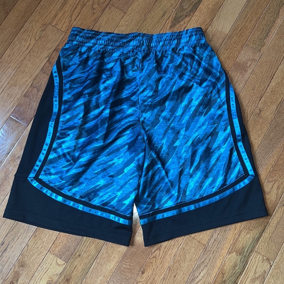 AND1 Men’s Athletic Shorts - Picture 2 of 4